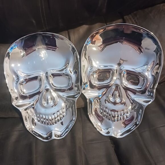 Silver Skull Trays Set of 2 Halloween Plates - Picture 1 of 5